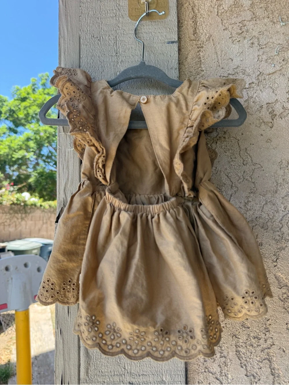 GAP Little Girl Tan Eyelet Flutter Sleeve Dress